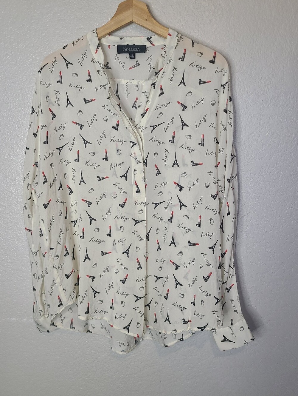 Vertigo Paris 100% Silk Cream Eiffel Tower & Lipstick Print Blouse Long Sleeve